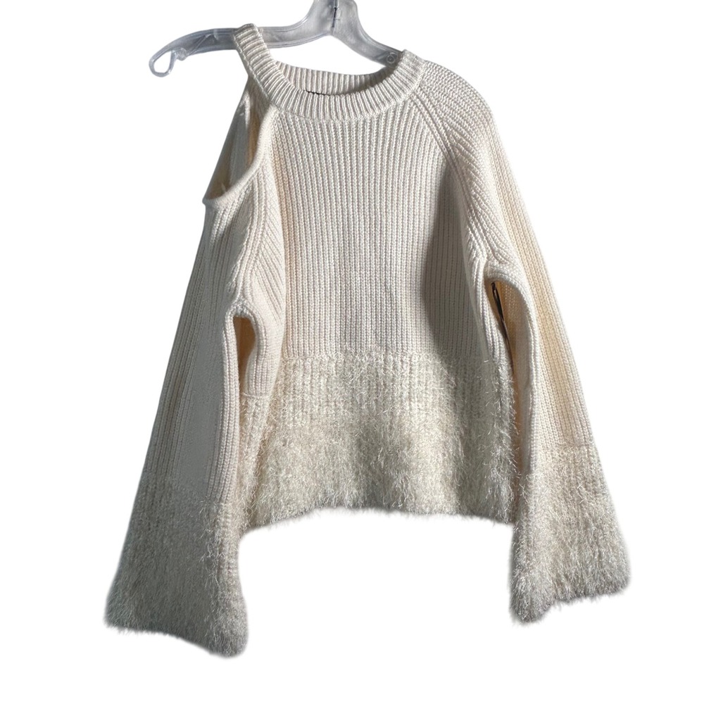 1 State Cream Cold Shoulder Fuzzy Trim Sweater Size Medium Dramatic Pause